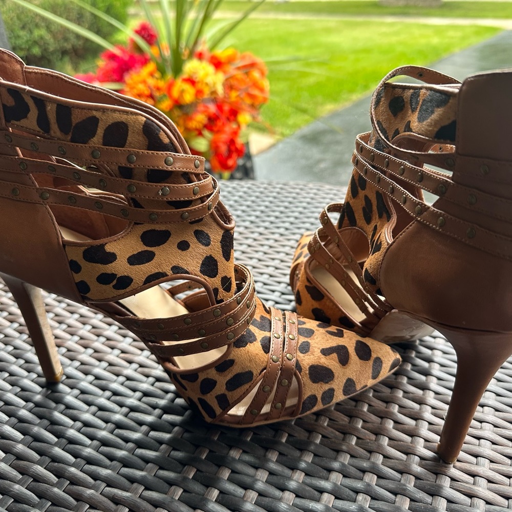 Rust & leopard booties with side zipper opening on side. Size 10.